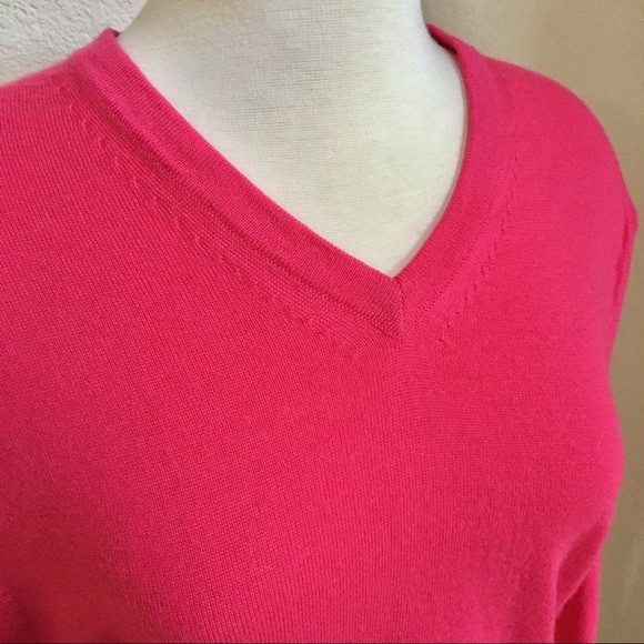 Sold💕Burberry Marino wool bright pink sweater - Picture 3 of 8
